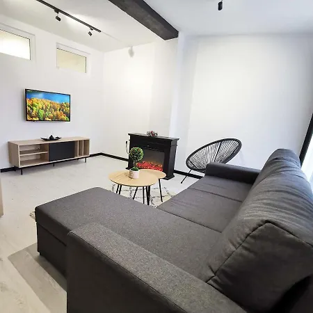 아파트 Apartman Ceca