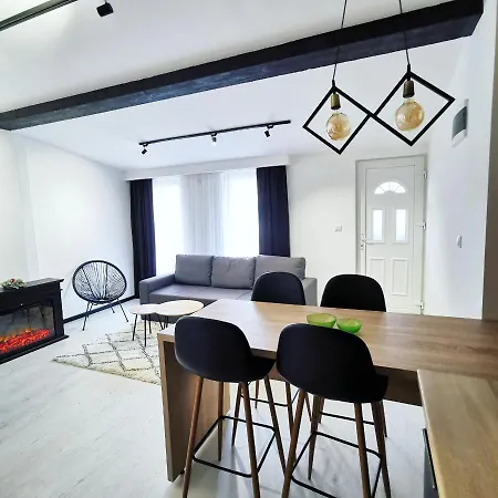 Apartman Ceca * 페일